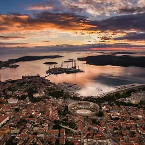 4* Panzió Center With Free Parking